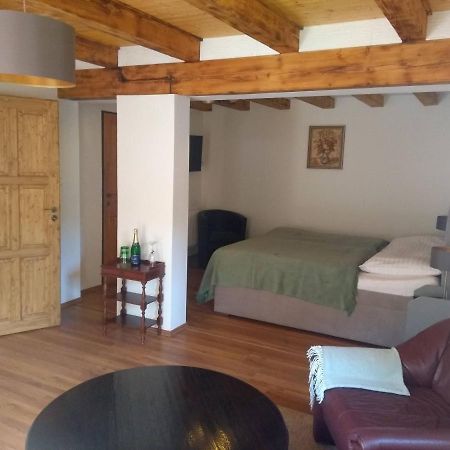 Stodola-soukromý apartmán pro dva s venkovní vířivkou Karlštejn Exterior foto