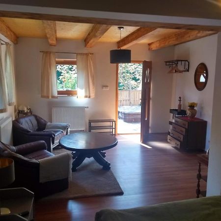Stodola-soukromý apartmán pro dva s venkovní vířivkou Karlštejn Exterior foto